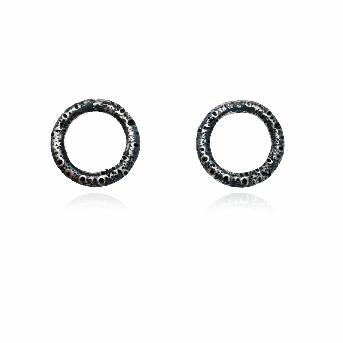 poros petite circle stud