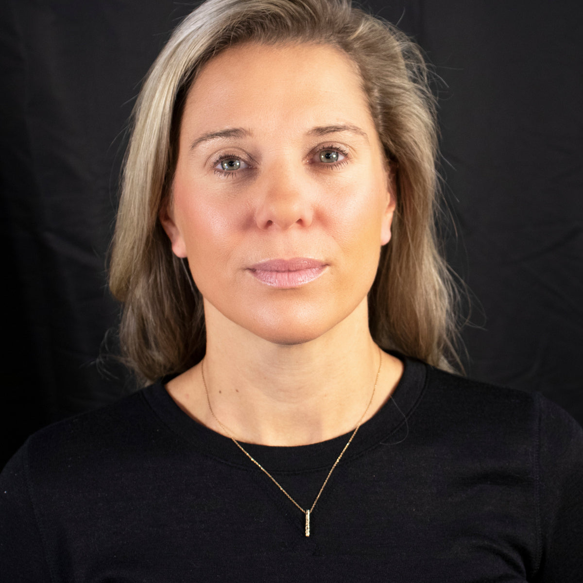 poros petite bar necklace