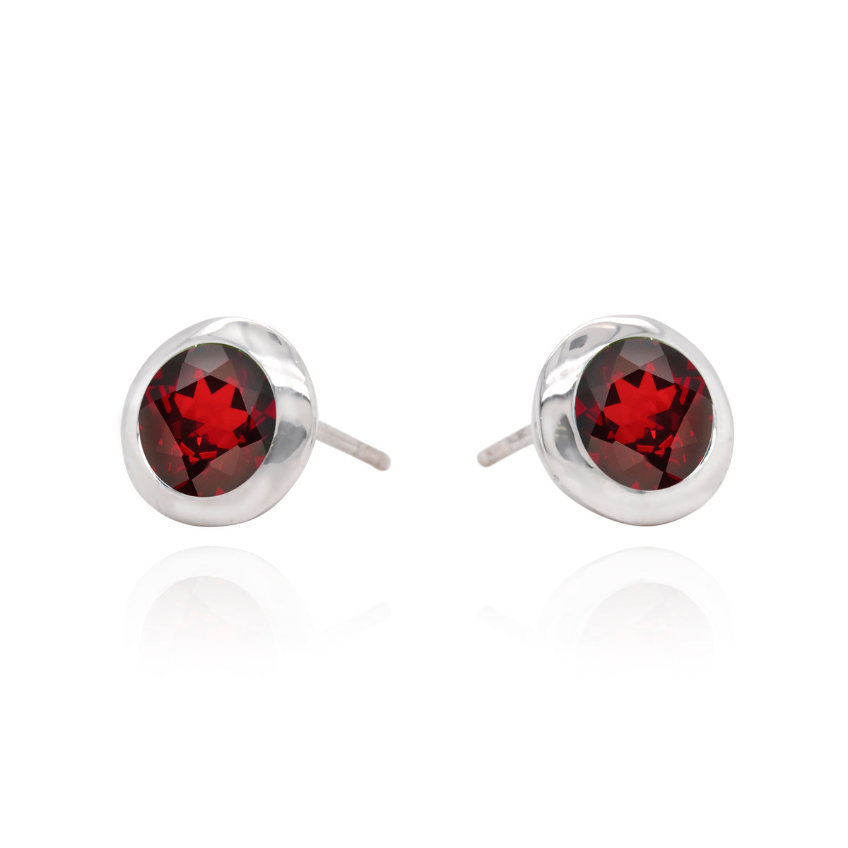 chroma 8mm round bezel stud earrings