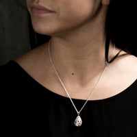 linea small pear necklace