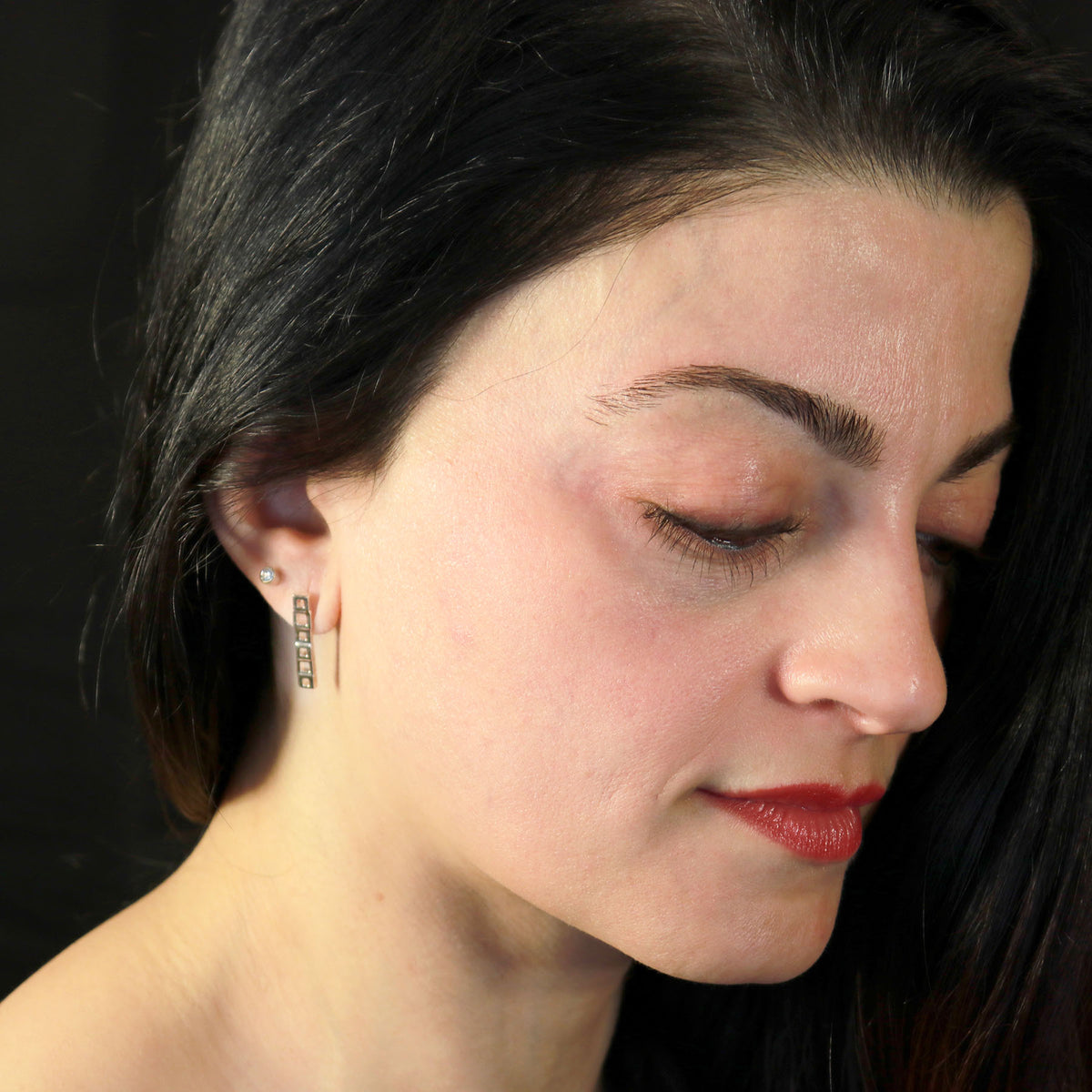 solinas single line post earring