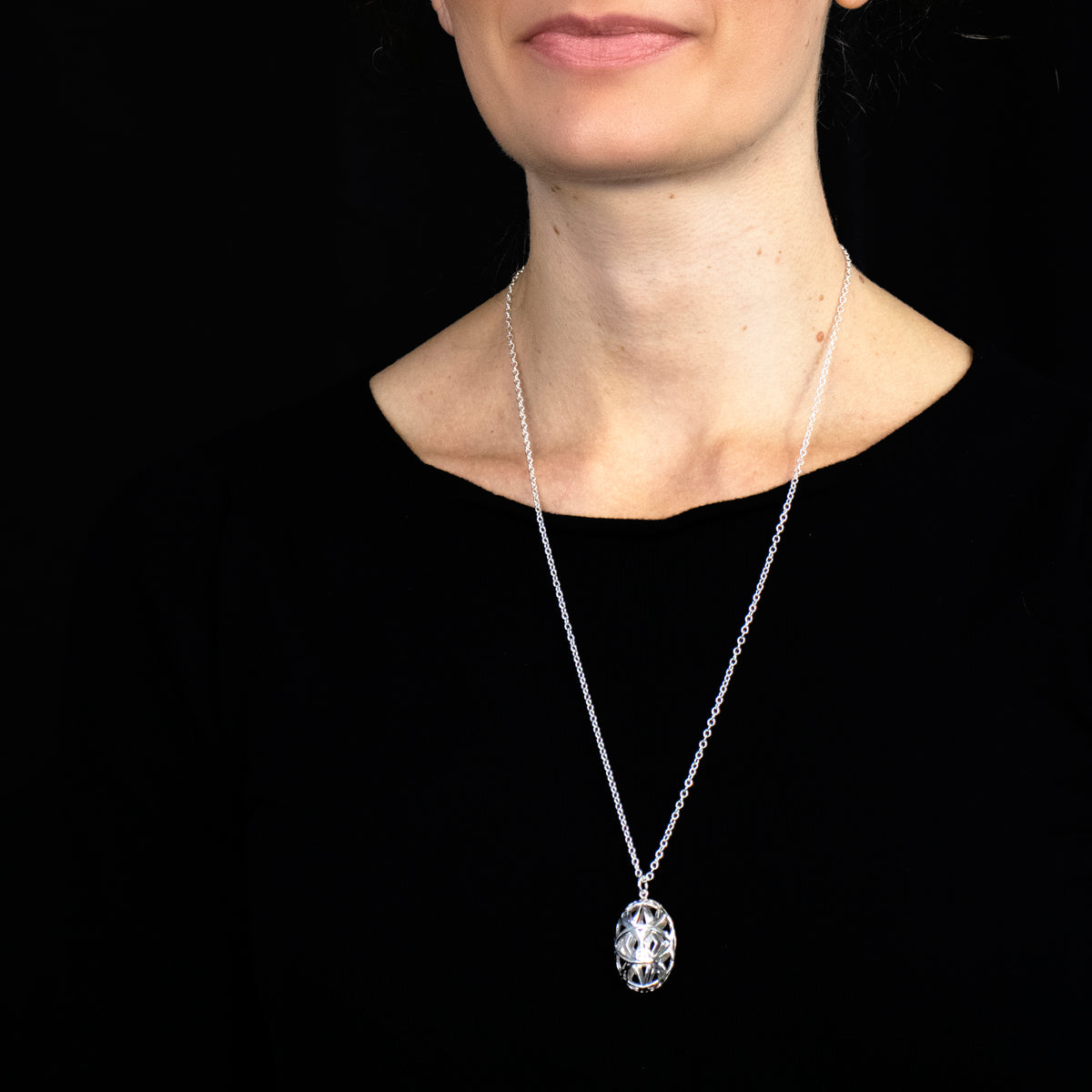 aperta oval necklace