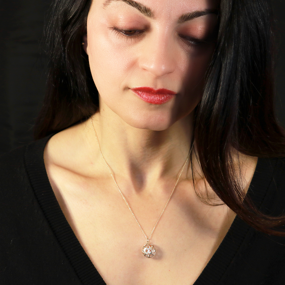 aperta petite circle necklace