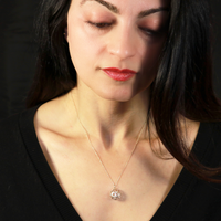 aperta petite circle necklace