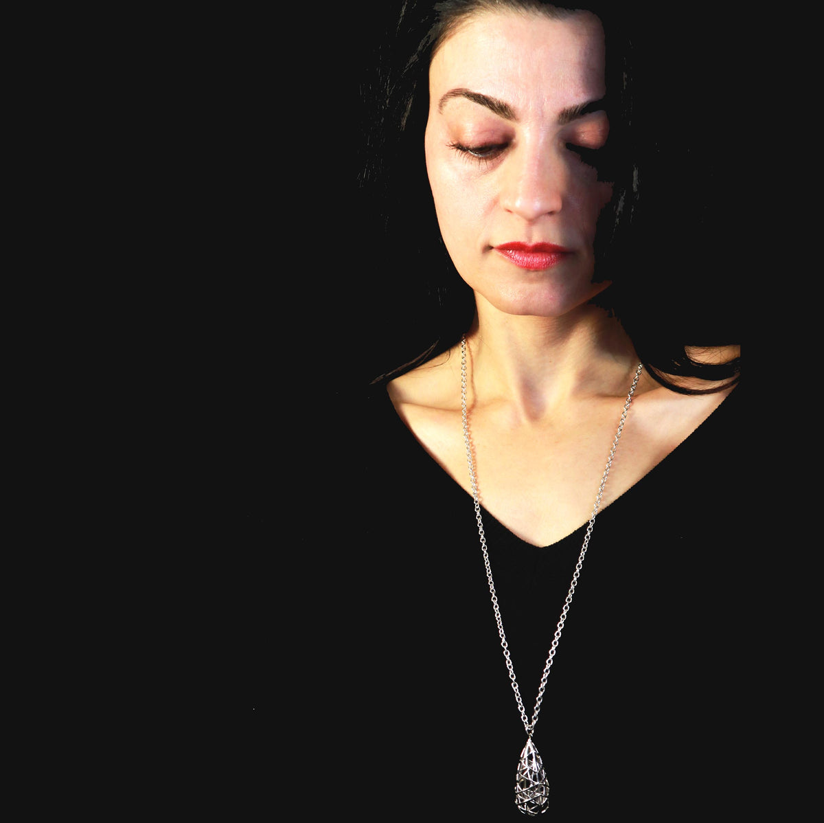 linea large pear necklace