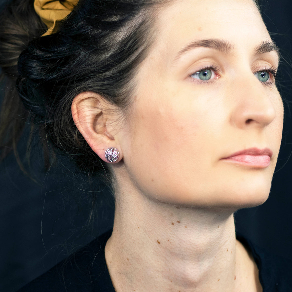 linea petite round stud