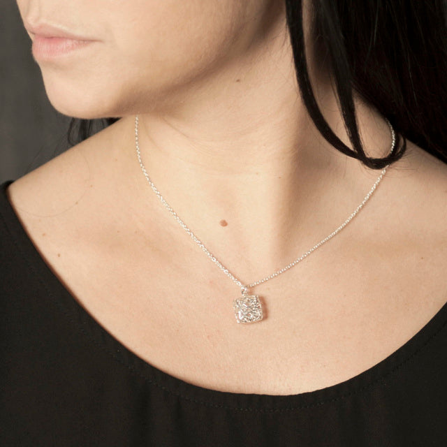 linea small square necklace