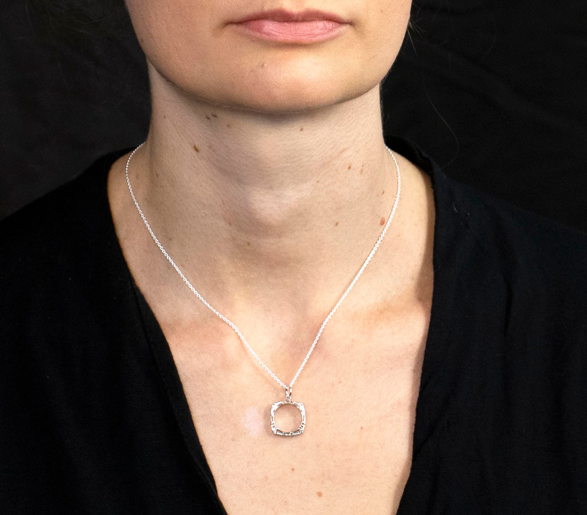 aperta small square necklace